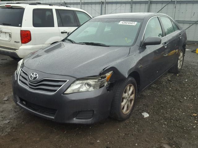 4T1BK3EKXBU132009 - 2011 TOYOTA CAMRY SE GRAY photo 2