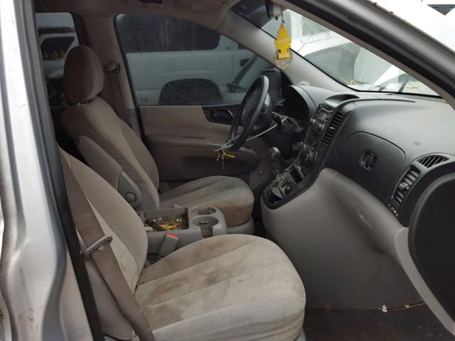 KNDMB133086264464 - 2008 KIA SEDONA SILVER photo 5