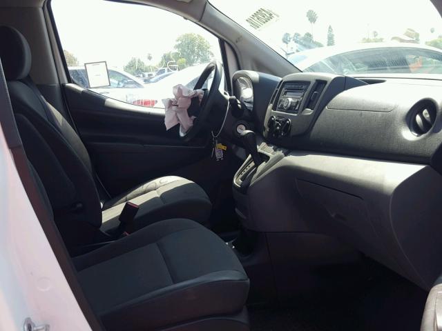 3N63M0YN8FK724552 - 2015 CHEVROLET CITY EXPRE WHITE photo 5