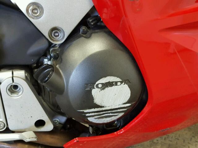 JH2RC46154M601027 - 2004 HONDA VFR800 RED photo 5