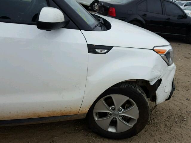 KNDJN2A23E7098392 - 2014 KIA SOUL WHITE photo 10