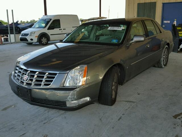 1G6KD57YX8U184800 - 2008 CADILLAC DTS GRAY photo 2