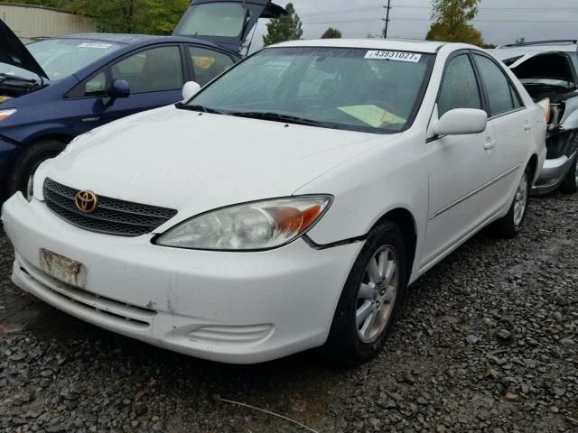 4T1BE32K82U059072 - 2002 TOYOTA CAMRY LE WHITE photo 2