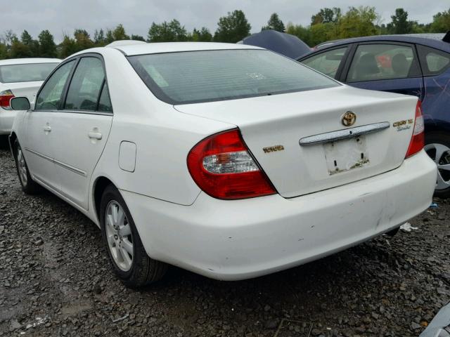 4T1BE32K82U059072 - 2002 TOYOTA CAMRY LE WHITE photo 3