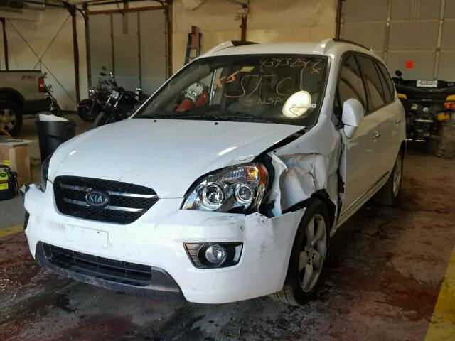 KNAFG526977037129 - 2007 KIA RONDO LX WHITE photo 2