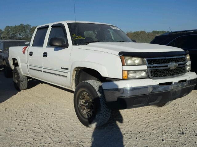 1GCGC13UX6F106875 - 2006 CHEVROLET SILVERADO WHITE photo 2