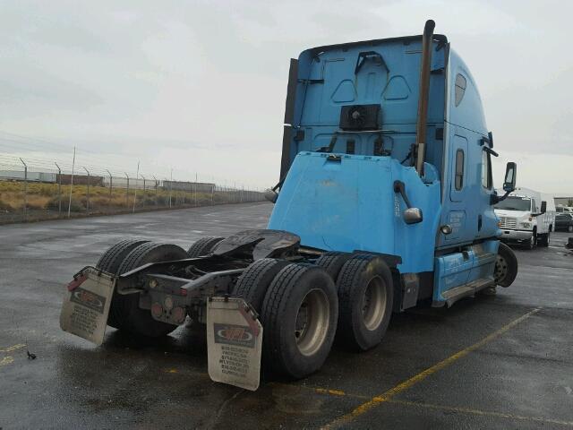 1FUJGLBG9CSBC0696 - 2012 FREIGHTLINER CASCADIA 1 BLUE photo 4