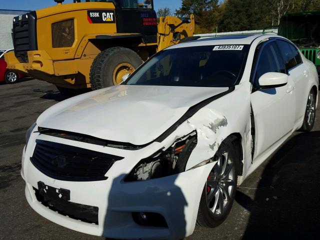 JN1CV6AR6BM411142 - 2011 INFINITI G37 WHITE photo 2