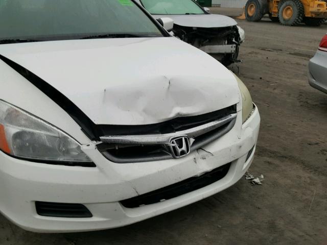 1HGCM56107A071364 - 2007 HONDA ACCORD VAL WHITE photo 9