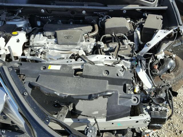 2T3WFREV3HW365328 - 2017 TOYOTA RAV4 XLE SILVER photo 7