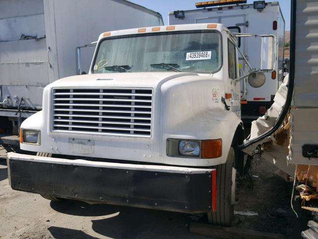 1HTSCABM9WH599550 - 1998 INTERNATIONAL 4000 4700 WHITE photo 2