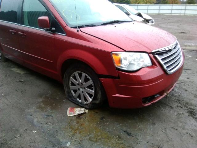 2A8HR54P28R626558 - 2008 CHRYSLER TOWN & COU RED photo 9