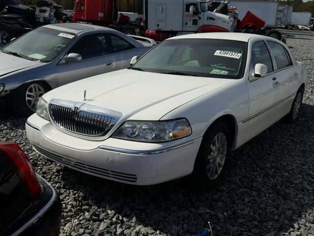 1LNHM81V37Y635494 - 2007 LINCOLN TOWN CAR S WHITE photo 2