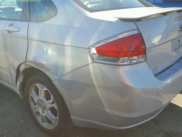 1FAHP35N48W272070 - 2008 FORD FOCUS GRAY photo 9