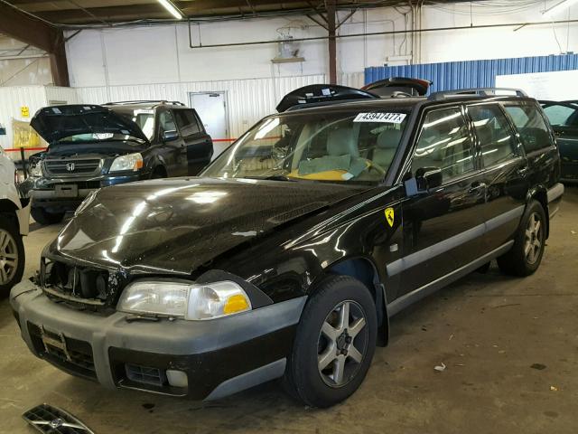 YV1LZ56D0Y2666408 - 2000 VOLVO V70 XC BLACK photo 2