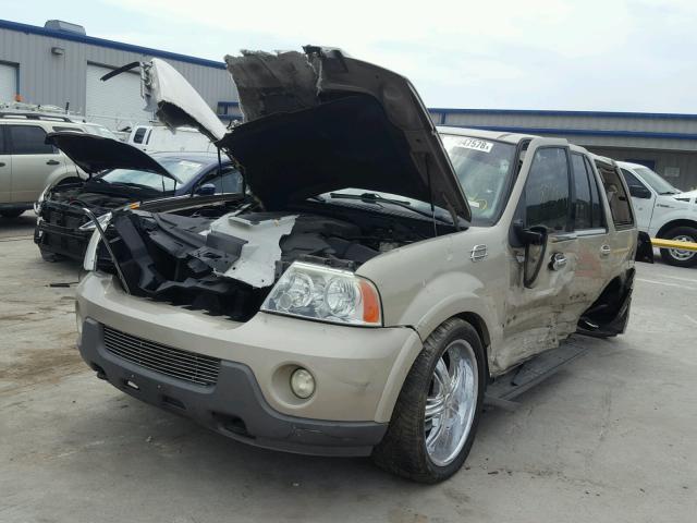 5LMFU28R34LJ00832 - 2004 LINCOLN NAVIGATOR Gold Foto 2