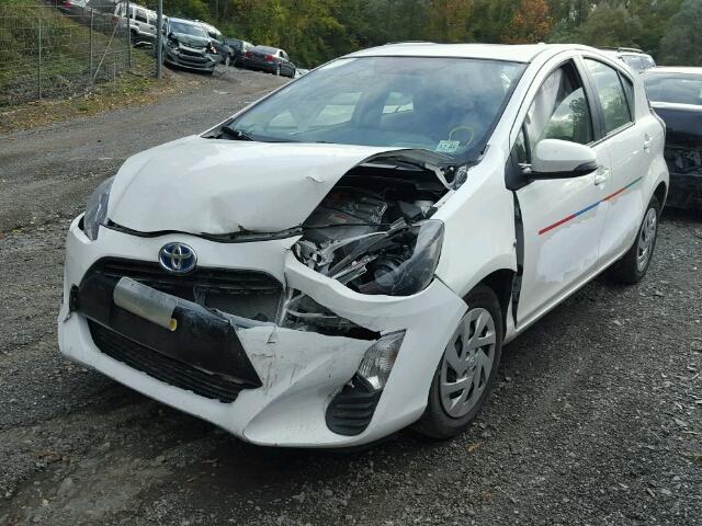 JTDKDTB33G1136164 - 2016 TOYOTA PRIUS C WHITE photo 2