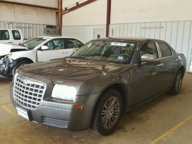 2C3KA43D39H553685 - 2009 CHRYSLER 300 GRAY photo 2