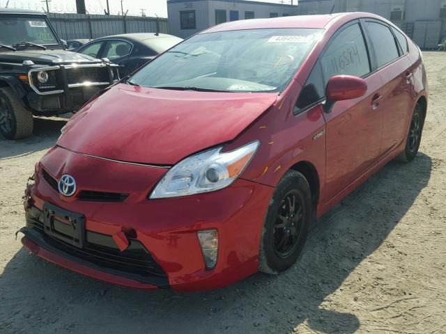 JTDKN3DU4F0449957 - 2015 TOYOTA PRIUS RED photo 2