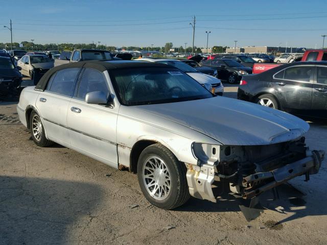 1LNHM82W11Y647903 - 2001 LINCOLN TOWN CAR SILVER photo 1