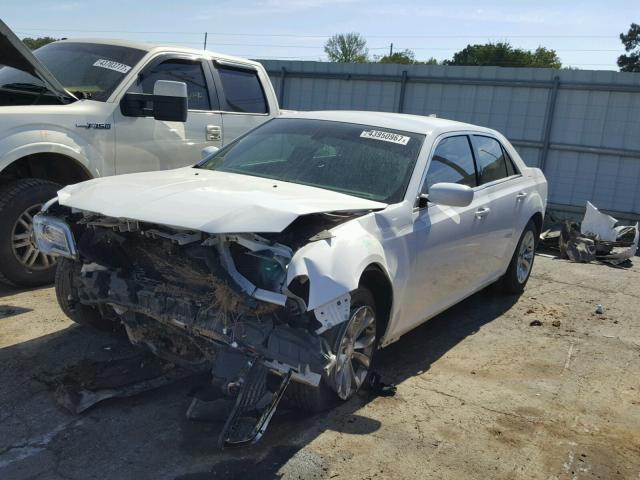 2C3CCAAG8FH920750 - 2015 CHRYSLER 300 LIMITE WHITE photo 2