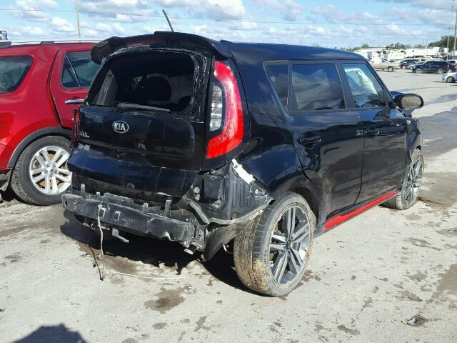 KNDJP3A59F7159854 - 2015 KIA SOUL BLACK photo 4