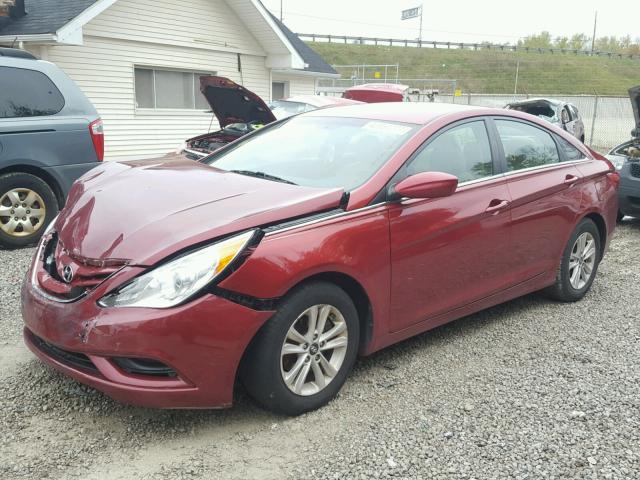 5NPEB4AC6DH766968 - 2013 HYUNDAI SONATA GLS RED photo 2