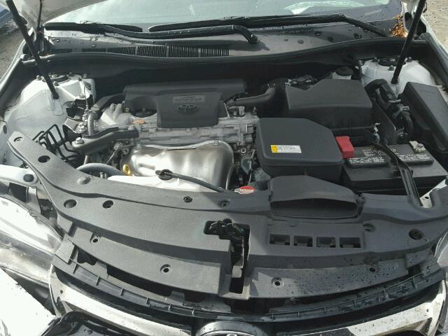 4T1BF1FK2GU556377 - 2016 TOYOTA CAMRY LE თეთრი ფოტო 7