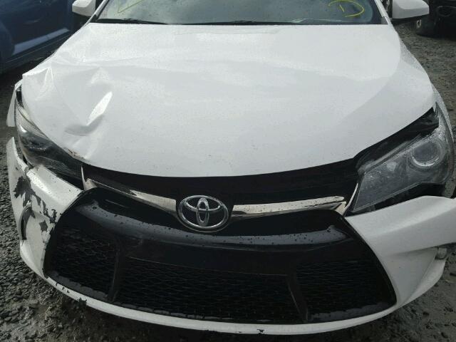 4T1BF1FK2GU556377 - 2016 TOYOTA CAMRY LE თეთრი ფოტო 9