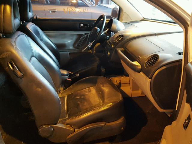 3VWCP21CX2M421928 - 2002 VOLKSWAGEN NEW BEETLE თეთრი ფოტო 5