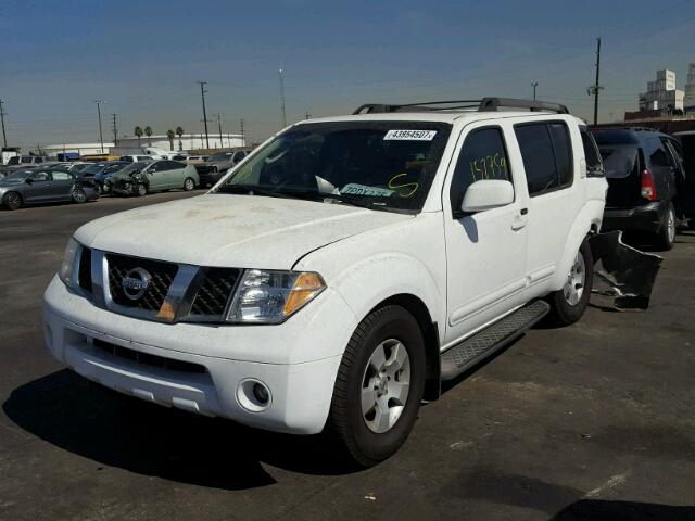 5N1AR18W77C608045 - 2007 NISSAN PATHFINDER WHITE photo 2