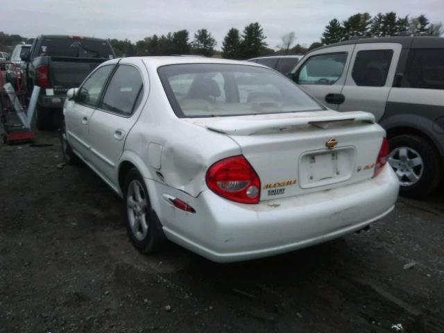 JN1CA31A7YT210000 - 2000 NISSAN MAXIMA GLE WHITE photo 3