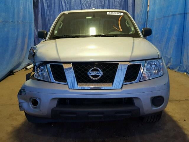 1N6DD0ER8HN717240 - 2017 NISSAN FRONTIER SILVER photo 9