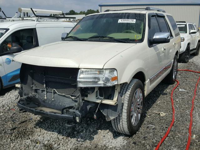 5LMFU27547LJ04312 - 2007 LINCOLN NAVIGATOR Biały zdjęcie 2