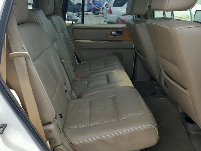 5LMFU27547LJ04312 - 2007 LINCOLN NAVIGATOR Biały zdjęcie 6