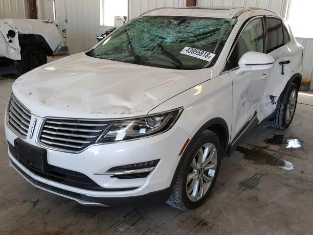 5LMCJ2C90GUJ19193 - 2016 LINCOLN MKC SELECT WHITE photo 2