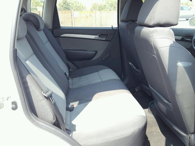 KL1TD66E99B658013 - 2009 CHEVROLET AVEO LS WHITE photo 6