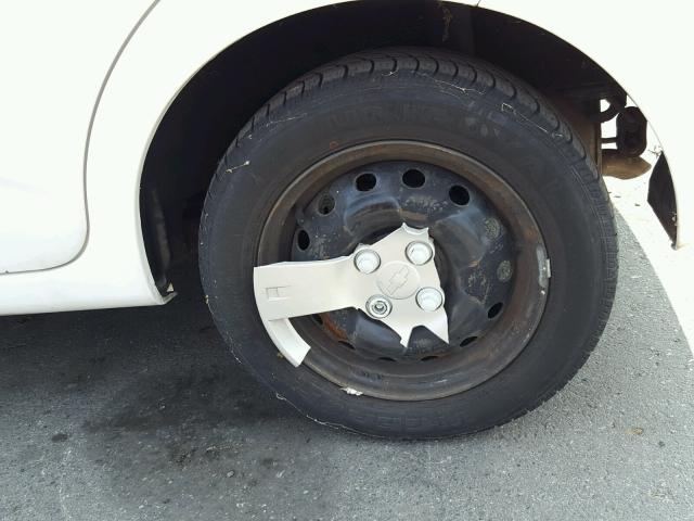 KL1TD66E99B658013 - 2009 CHEVROLET AVEO LS WHITE photo 9