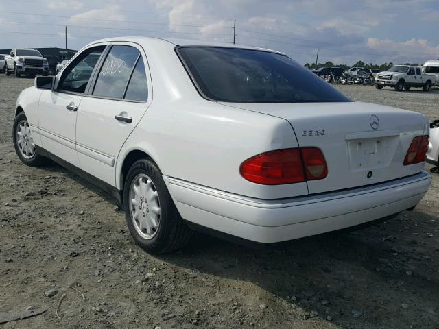 WDBJF65F2WA652199 - 1998 MERCEDES-BENZ E WHITE photo 3