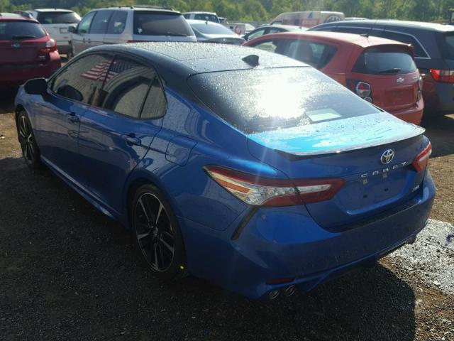 4T1B61HK1JU057588 - 2018 TOYOTA CAMRY XSE BLUE photo 3