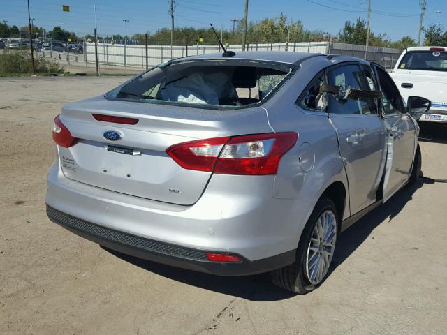 1FAHP3H20CL272014 - 2012 FORD FOCUS SILVER photo 4