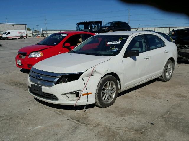 3FAHP0GA5BR337379 - 2011 FORD FUSION S WHITE photo 2