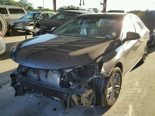 4T1BF1FK4GU191880 - 2016 TOYOTA CAMRY LE ნაცრისფერი ფოტო 2