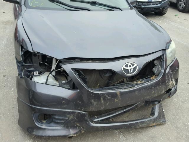 4T1BF3EK8AU079393 - 2010 TOYOTA CAMRY BASE GRAY photo 9