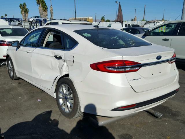 3FA6P0H71HR195440 - 2017 FORD FUSION SE WHITE photo 3