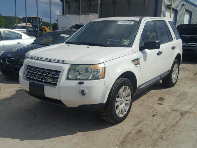 SALFP24N98H040140 - 2008 LAND ROVER LR2 SE WHITE photo 2