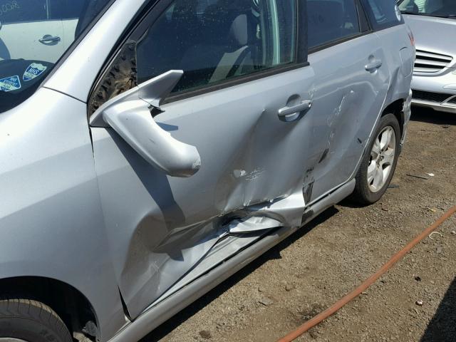 2T1KR32E55C446456 - 2005 TOYOTA MATRIX 银色 照片 9