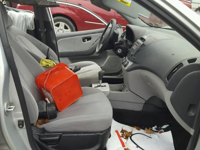 KMHDU46D79U681993 - 2009 HYUNDAI ELANTRA GL SILVER photo 5