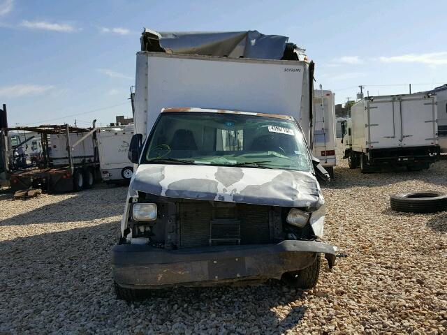 1GBJG31U151103243 - 2005 CHEVROLET EXPRESS G3 WHITE photo 9