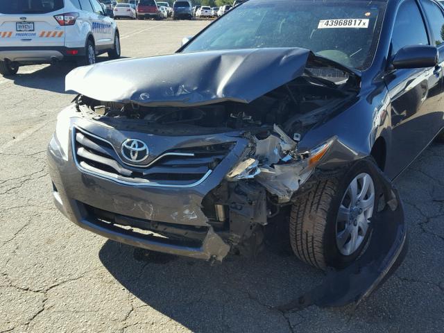 4T1BF3EK1AU065304 - 2010 TOYOTA CAMRY BASE GRAY photo 9